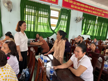 Hội LHPN huyện Bù Đốp tổ chức truyền thông “Phụ nữ với phong trào xây dựng khu dân cư sạch mọi nơi, đẹp mọi chỗ; thực hiện tiêu chí 3 sạch và an toàn thực phẩm”