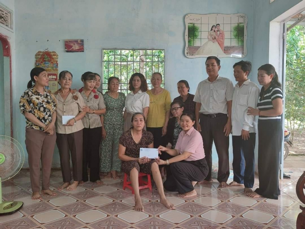 Cán bộ hội phụ nữ tích cực học tập và làm theo gương Bác