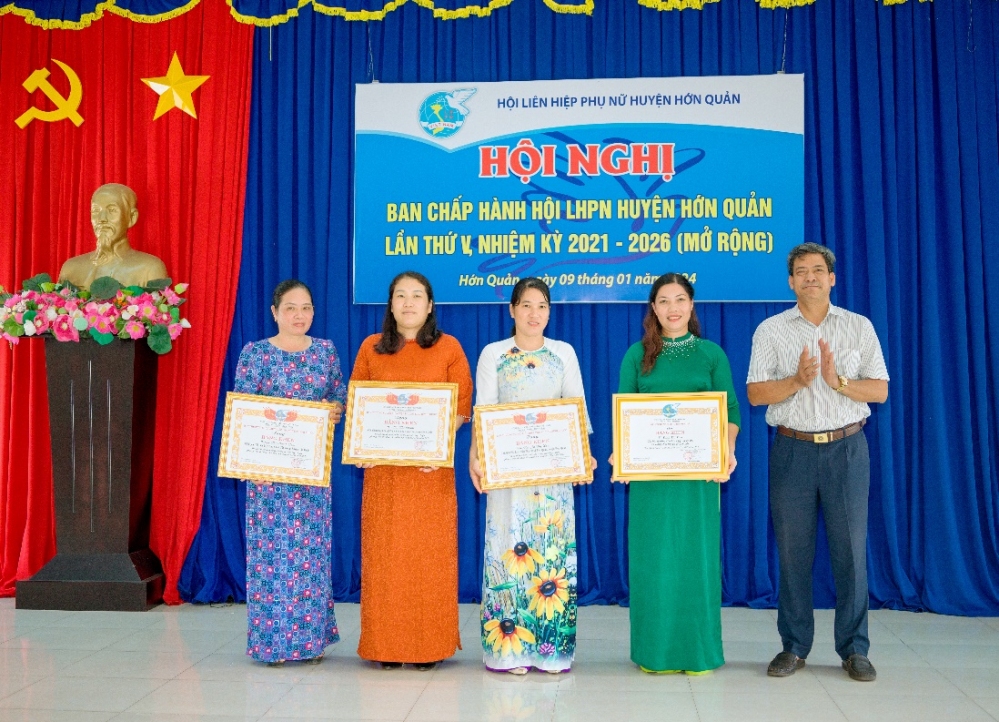 Hội nghị tổng kết công tác hội và phong trào phụ nữ huyện Hớn Quản năm 2023