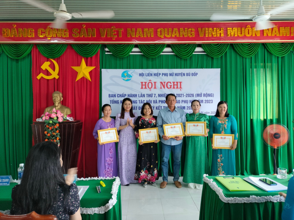 Hội LHPN huyện Bù Đốp tổ chức hội nghị tổng kết công tác hội năm 2023, triển khai nhiệm vụ và ký kết thi đua năm 2024