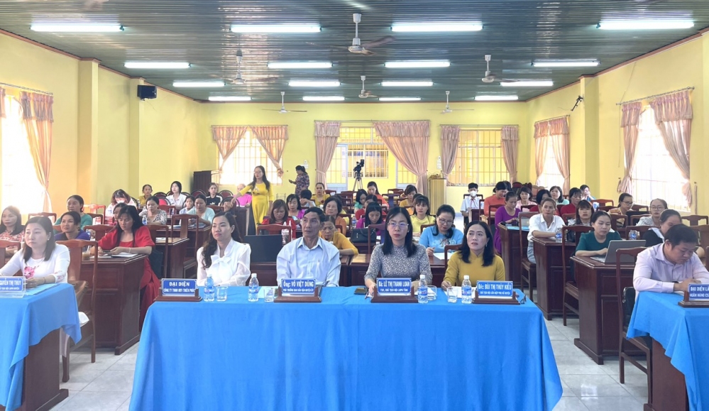 Hội LHPN huyện Bù Đăng tổ chức hội nghị tổng kết năm 2023, tổ chức chương trình “Mẹ đỡ đầu – kết nối yêu thương”