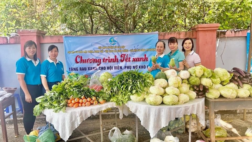Bình Thắng: Tổ chức chương trình “Tết xanh” tặng rau xanh cho hội viên, phụ nữ khó khăn