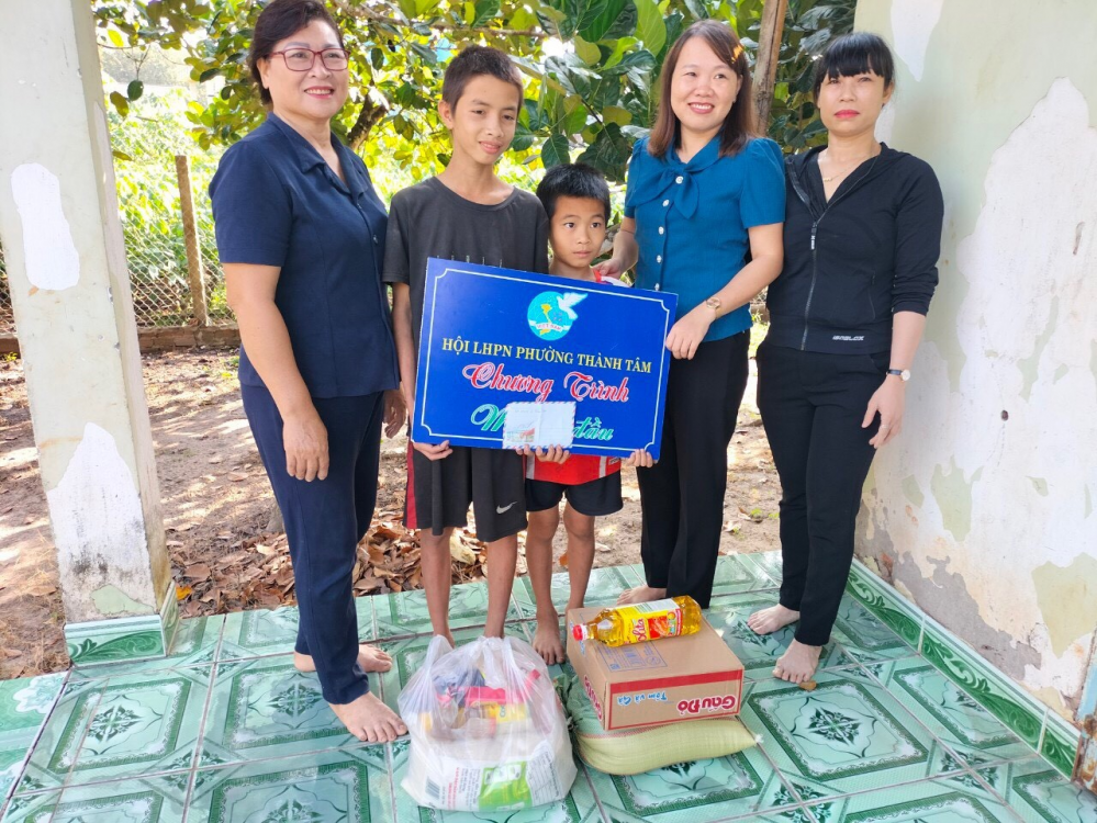 Hội LHPN phường Thành Tâm tiếp tục thực hiện chương trình “Mẹ đỡ đầu”