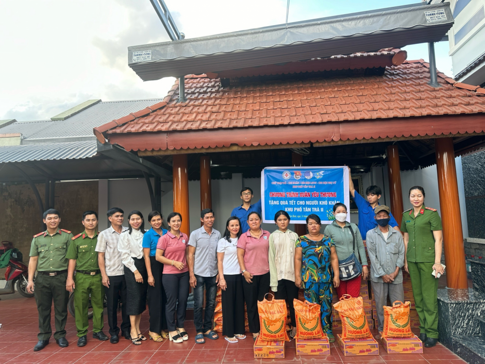Các cấp Hội LHPN thành phố Đồng Xoài: Tặng 228 phần quà tết cho hội viên, phụ nữ và trẻ em có hoàn cảnh khó khăn