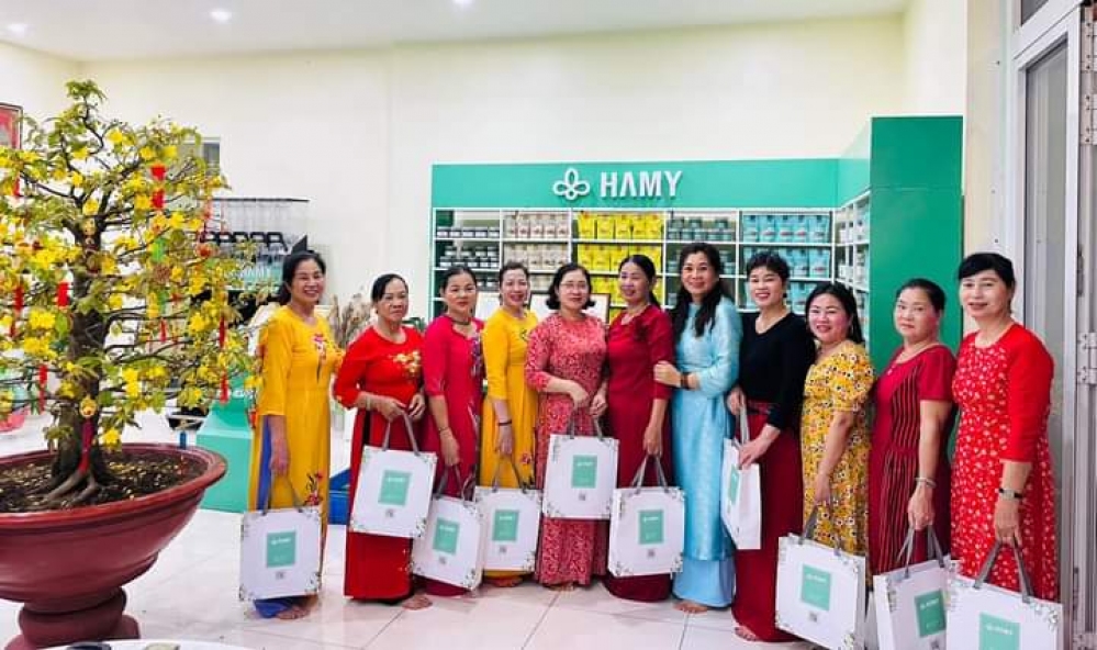 Hội viên phụ nữ Tổ Đoàn Kết ấp Thái Dũng tổ chức họp mặt cuối năm