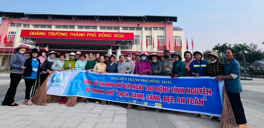 Hội LHPN thành phố Đồng Xoài tổ chức ngày lao động tình nguyện “Vì thành phố trẻ thân yêu”