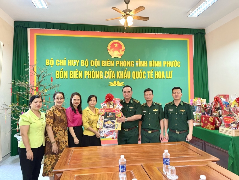 Hội LHPN thị xã Bình Long đến thăm, chúc tết đồn biên phòng Lộc Thành và Đồn Biên phòng cửa khẩu quốc tế Hoa Lư