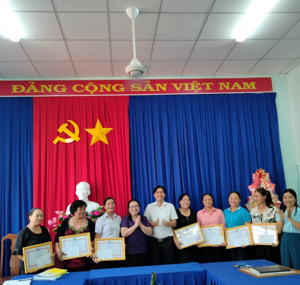 Hội LHPN xã Bom Bo tổ chức hội nghị tổng kết công tác hoạt động Hội và đề ra phương hướng, nhiệm vụ năm 2024