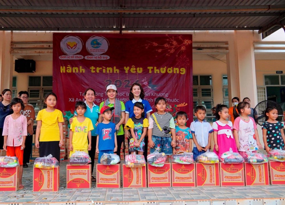 Các cấp Hội phụ nữ huyện Hớn Quản chung tay mang tết đong đầy yêu thương đến với mọi nhà, mọi người