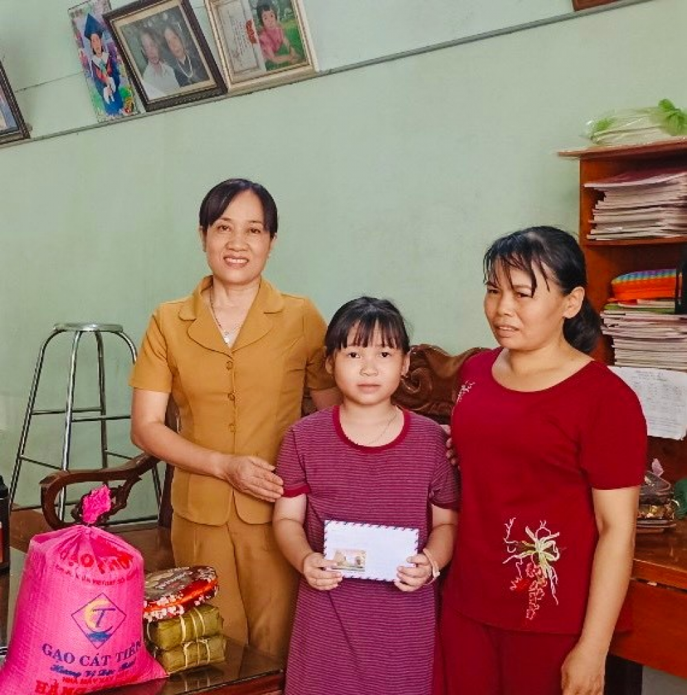 Hội LHPN thị xã Phước Long tiếp tục thực hiện chương trình “Mẹ đỡ đầu” năm 2024