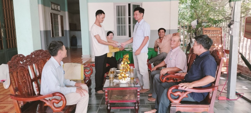 Hội LHPN xã Thanh Lương thăm, động viên thanh niên lên đường nhập ngũ năm 2024