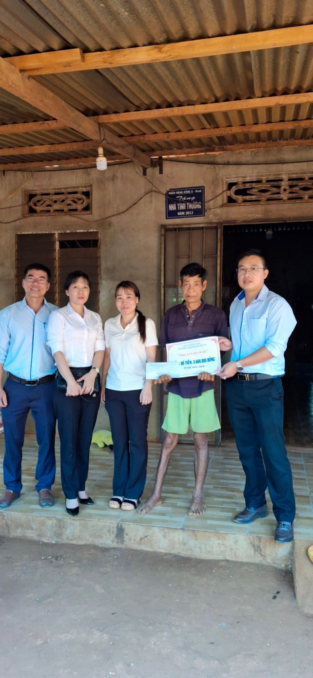 Hội LHPN xã Thống Nhất, huyện Bù Đăng vận động Chi nhánh Văn phòng Đăng ký đất đai hỗ trợ thường xuyên cho hội viên phụ nữ nghèo, cận nghèo là người dân tộc thiểu số