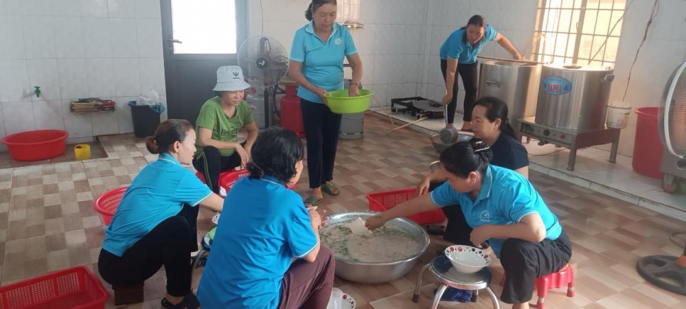 Bếp ăn thiện nguyện ấm lòng bệnh nhân nghèo tại Trung tâm Y tế thị xã