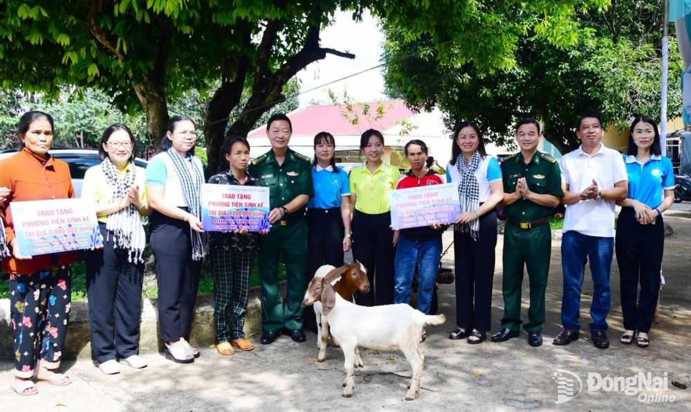 Thực hiện chương trình ‘Đồng hành cùng phụ nữ biên cương’ tại xã Hưng Phước