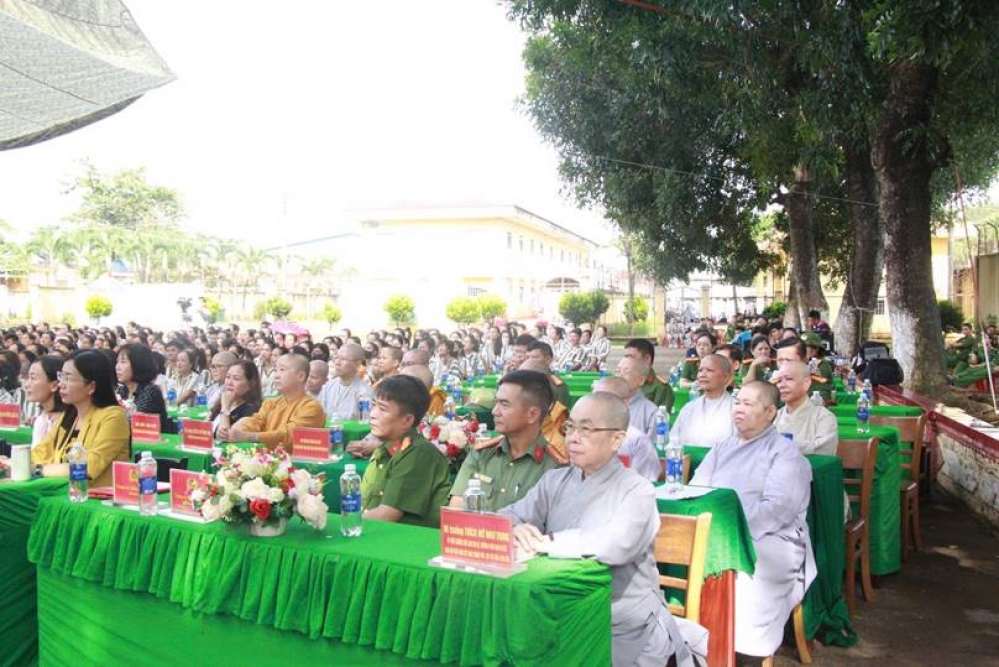 Tổ chức Tổng kết chương trình phối hợp giáo dục cải tạo nữ phạm nhân và tặng hơn 1.400 phần quà tại Trại giam Xuân Lộc