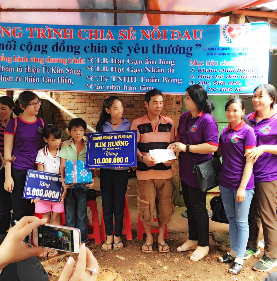 Trong hÃ¬nh áº£nh cÃ³ thá» cÃ³: 7 ngÆ°á»i, má»i ngÆ°á»i Äang cÆ°á»i, má»i ngÆ°á»i Äang Äá»©ng