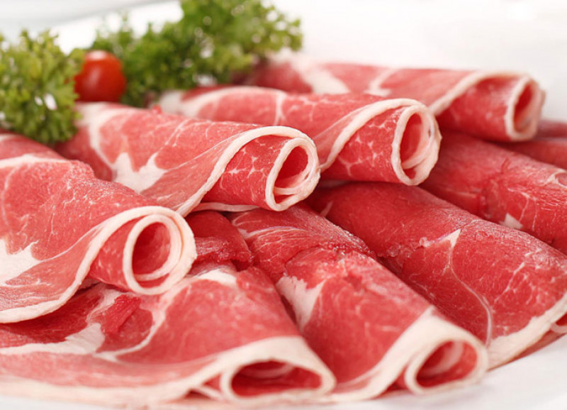 Description: Thịt bò không chỉ chứa protein mà còn có đủ các vitamin nhóm B, sắt, những khoáng chất quan trọng cho sự khoẻ mạnh của mái tóc. Vitamin A và kẽm trong thịt bò giúp loại bỏ gầu, da đầu ít bị ngứa và tóc ít rụng hơn.