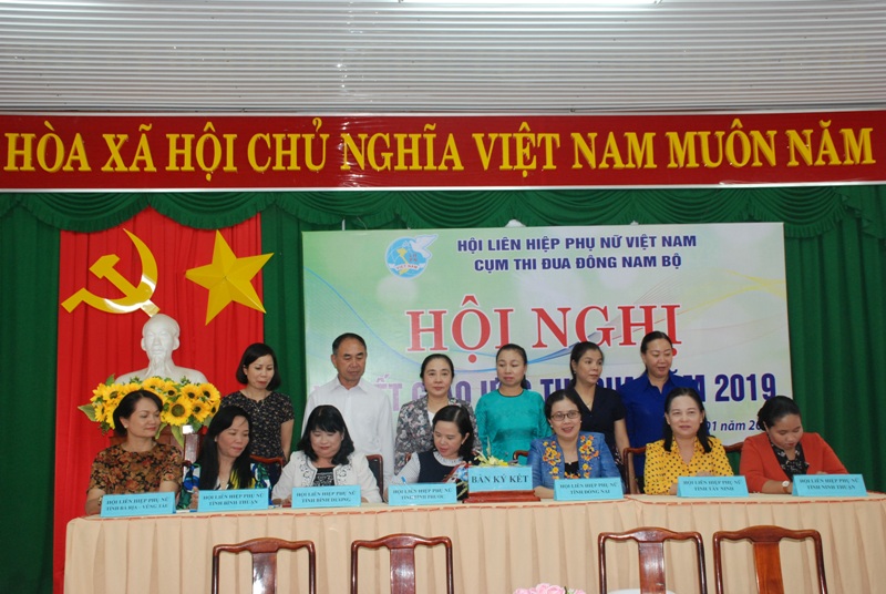 Các đơn vị trong Cụm thi đua Đông Nam bộ ký kết giao ước thi đua năm 2019