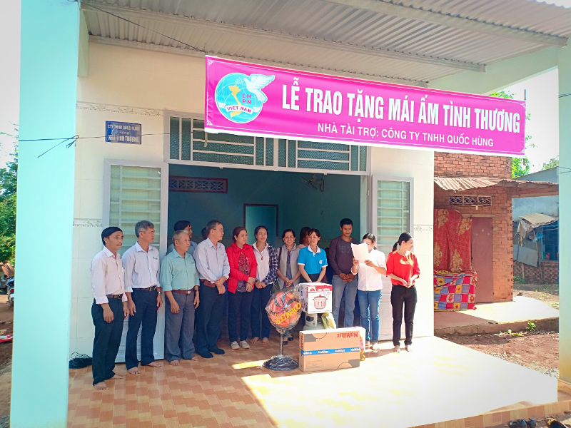 Trao tặng “Mái ấm tình thương” cho phụ nữ nghèo