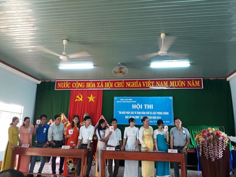 Các đội thể hiện phần thi kiến thức