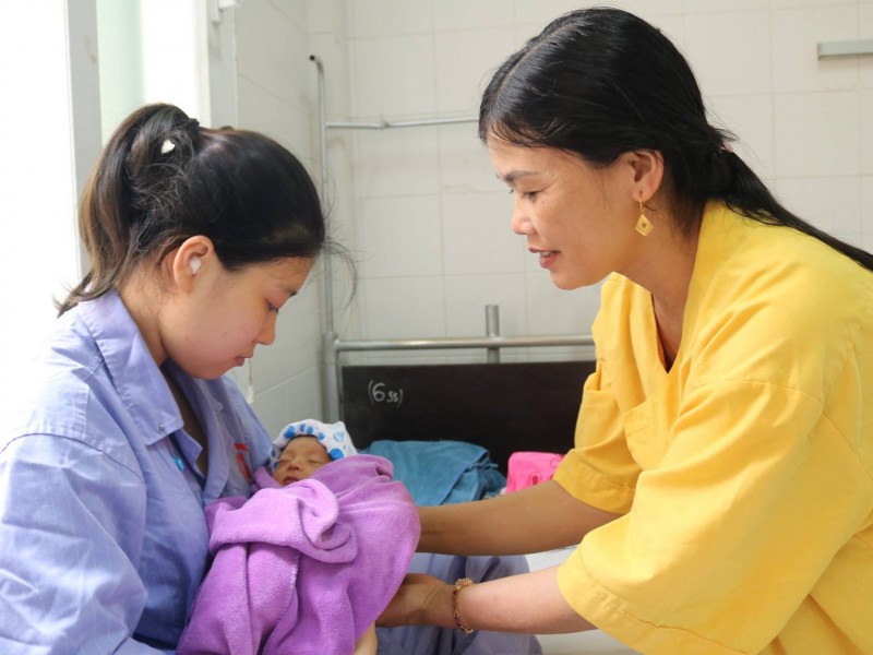 Thủ tục hưởng thai sản mới nhất đối với người lao động khi sinh con