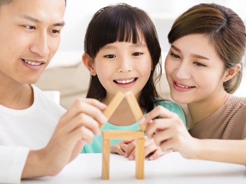 Muốn thuyết phục con, cha mẹ đừng 'nói một đằng, làm một nẻo'
