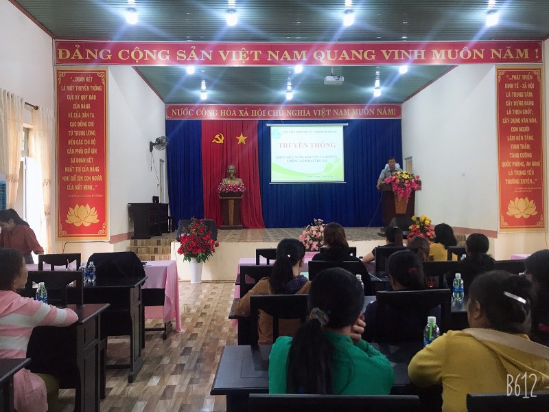 20 9 ong nguyen canh thao bi thu dang uy xa duong 10 truyen thong ve vai tro cua pn trong cham soc va giao duc con trong gia dinh