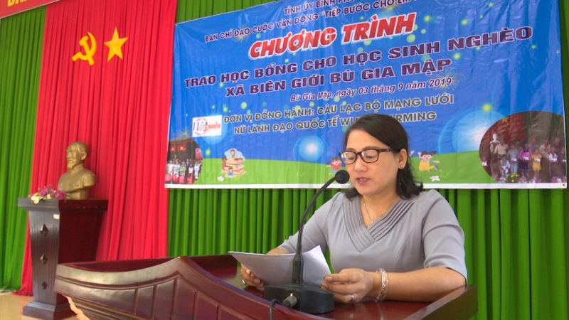 Bà Nguyễn Thị Hằng Nga - Phó chủ tịch Hội LHPN tỉnh phát biểu khai mạc chương trình