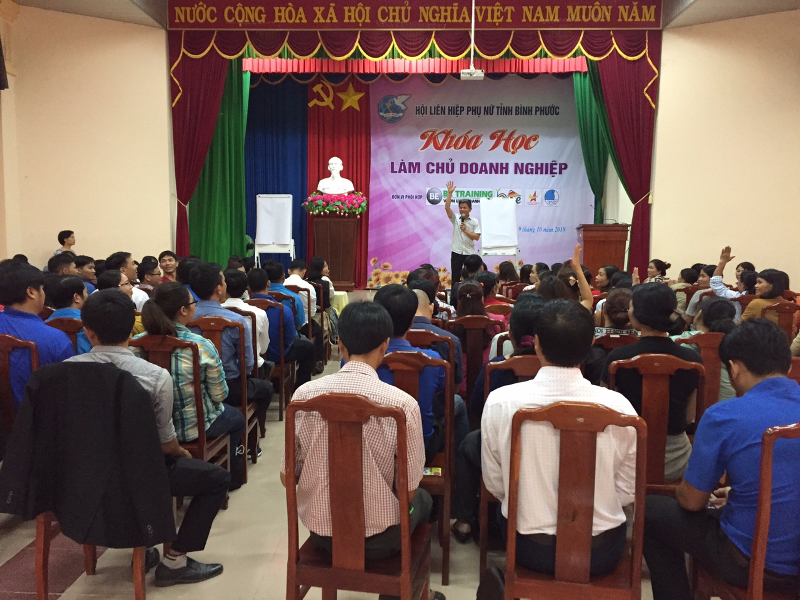 ong nguyen thai duy gd vuom uom doanh nhan bao cao vien tai buoi tap huan