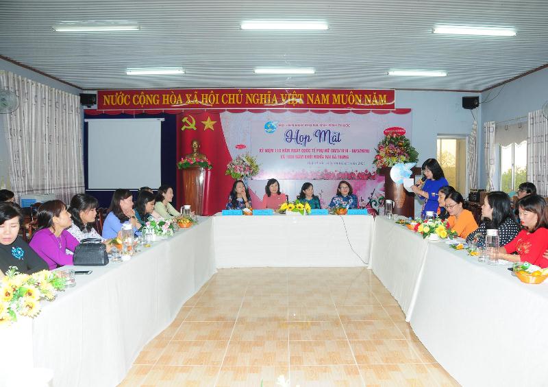 ba nguyen thi lan huong chu tich lien hiep cac hoi khoa hoc ky thuat tinh chia se cam nhan ve chiec ao dai viet nam