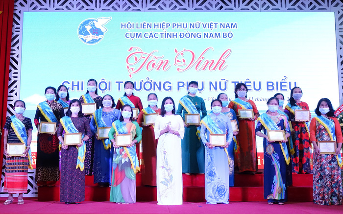 TÔN VINH 50 TRÁI TIM ĐẦY NHIỆT HUYẾT VỚI CÔNG TÁC HỘI