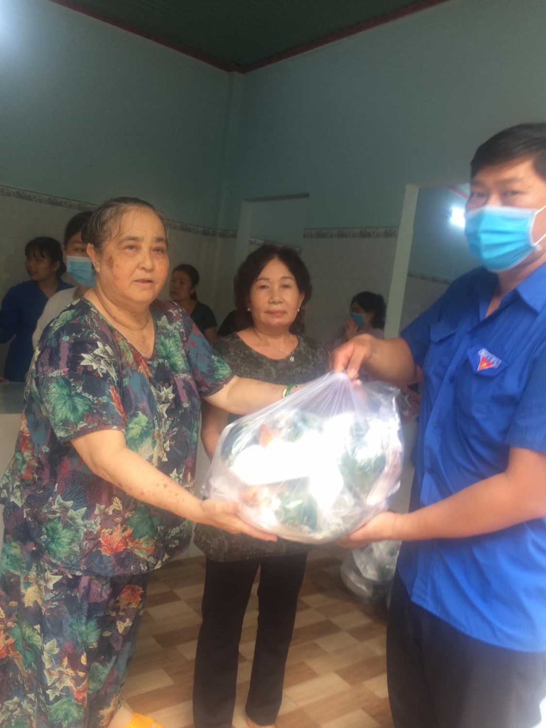 Trao những suất cơm ý nghĩa nhỏ, hành động lớn