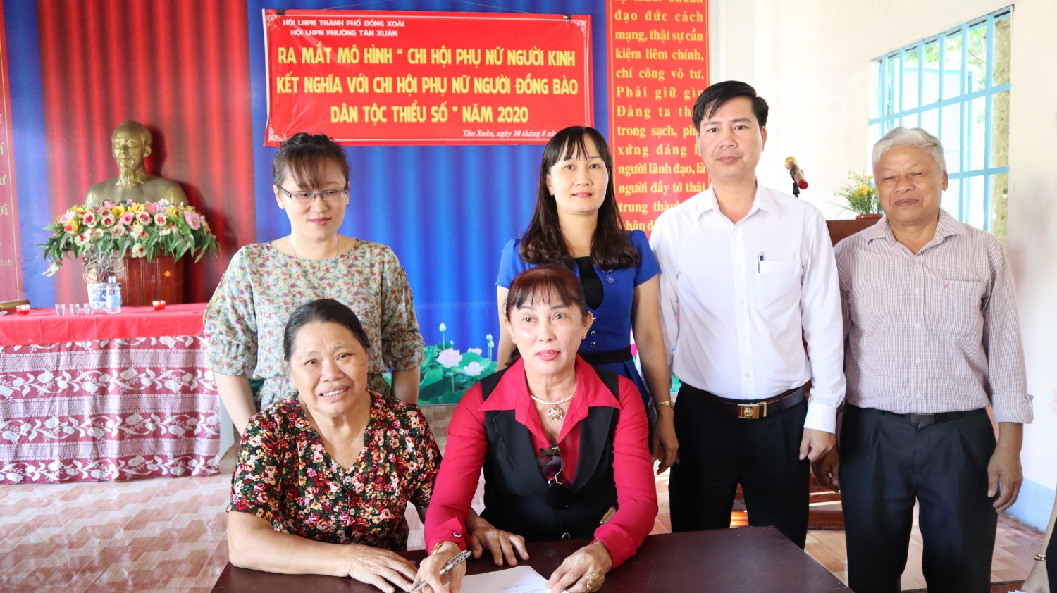 Hai chi hội  phụ nữ ký kết chương trình kết nghĩa